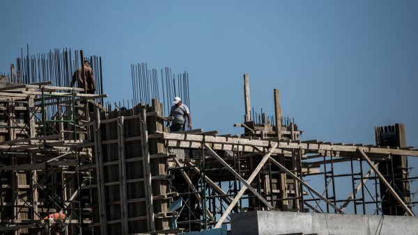 Παύση εργασιών για 5 ώρες λόγω υψηλών θερμοκρασιών και σήμερα Παρασκευή