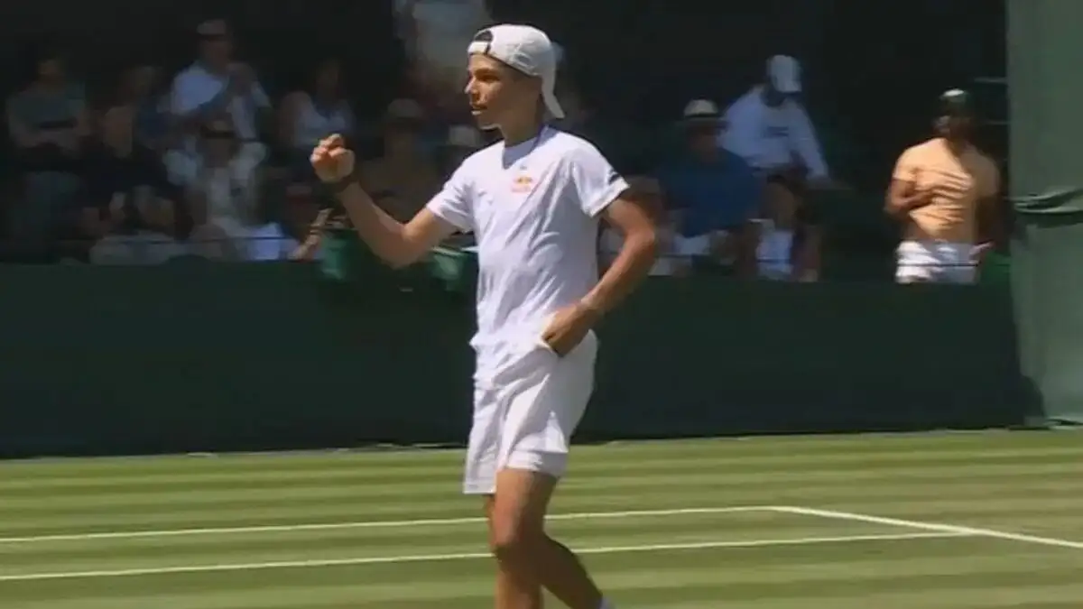 Ο Ραφαήλ Παγώνης ηττήθηκε με ανατροπή από τον Φράιντακ στον τελικό του Wimbledon U14