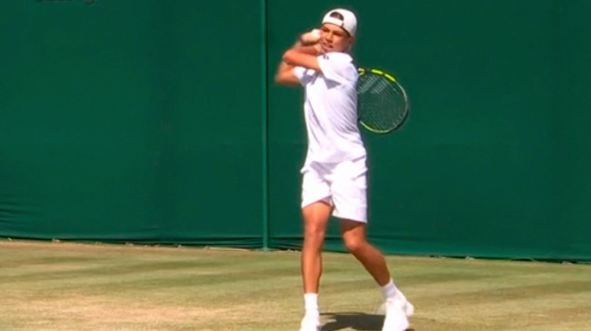 Θρίαμβος για τον Ραφαήλ Παγώνη - Προκρίθηκε με ανατροπή στον τελικό του Wimbledon U-14