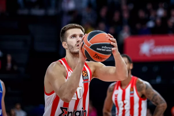 Ο Ολυμπιακός ανακοίνωσε την παραχώρηση του Φιλίπ Πετρούσεφ στην Dubai BC