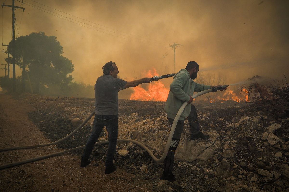 Φωτιά στην Εύβοια: Νέο μήνυμα του 112 για εκκένωση της Πισσώνας – «Απομακρυνθείτε προς Καθενούς»