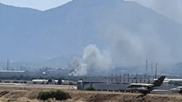 Φωτιά στο Κορωπί κοντά στον σταθμό του Προαστιακού – Συναγερμός και στο Μαρκόπουλο