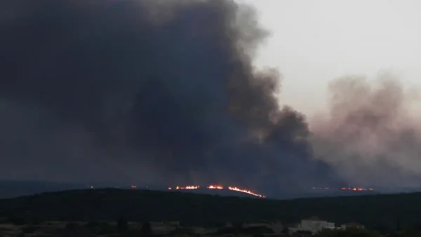 Φωτιά στα Κύθηρα: Ενισχύθηκαν οι πυροσβεστικές δυνάμεις με πλοίο από τη Νεάπολη Λακωνίας