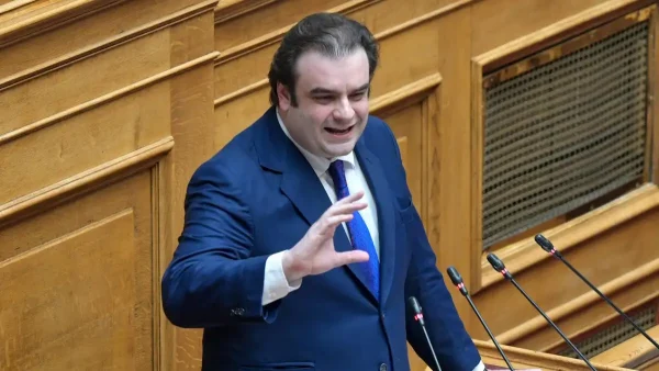 Σκληρή απάντηση Πιερρακάκη σε Χαρίτση: Δεν περίμενα η οσμή των υπονόμων του διαδικτύου να έρθει στη Βουλή