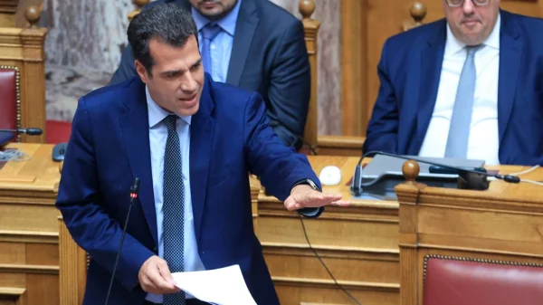 Πλεύρης στη Βουλή: «Τέλος το παραμύθι με τις μωρομάνες» - Αντιδρά η αντιπολίτευση στα μέτρα για το μεταναστευτικό