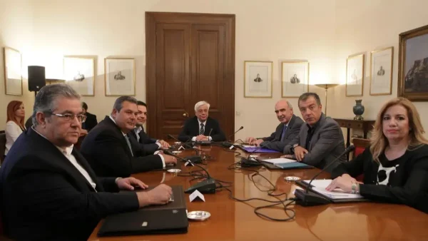 Συμβούλιο πολιτικών αρχηγών 2015: Στη δημοσιότητα τα πλήρη πρακτικά – Οι διαβεβαιώσεις Τσίπρα και το «μάζεψε τους υπουργούς σου» του Μεϊμαράκη