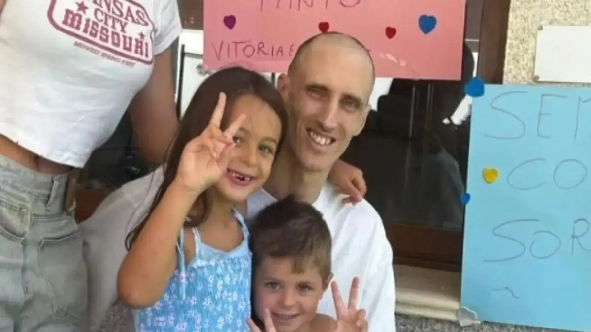 Ο Ακίλε Πολονάρα γύρισε σπίτι του μετά τον πρώτο γύρο θεραπειών: Η συγκινητική υποδοχή της οικογένειάς του