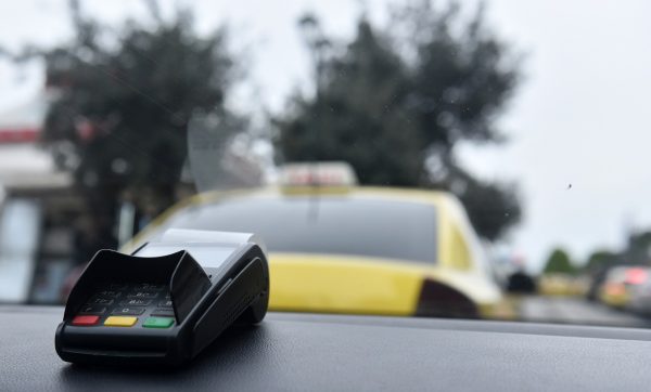 Συνελήφθη οδηγός ταξί - Ζήτησε 310 ευρώ για την διαδρομή Αεροδρόμιο-Σύνταγμα