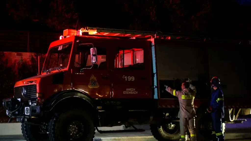 Καλλιθέα: Βίντεο από την φωτιά στο διαμέρισμα που πέθαναν δύο άνδρες: Ακούστηκε έκρηξη και ακολούθησαν φλόγες