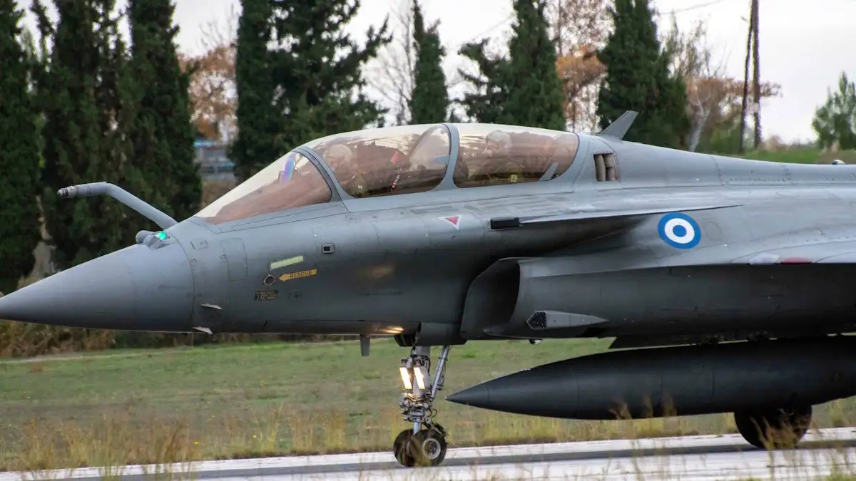 Τανάγρα: Στον εισαγγελέα θα οδηγηθούν 4 Κινέζοι, που συνελήφθησαν να φωτογραφίζουν την αεροπορική βάση