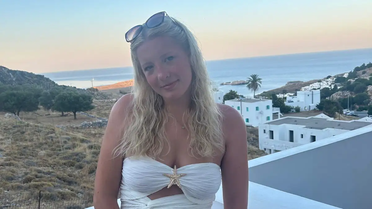 Ρόδος: Τουρίστρια έπεσε από μπαλκόνι ξενοδοχείου και έσπασε τη σπονδυλική της στήλη – «Θα κάνει 2 μήνες να ξανά περπατήσει»