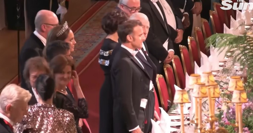 Ο Μακρόν έκλεισε το μάτι στην Κέιτ Μίντλετον – Μικ Τζάγκερ και Έλτον Τζον στο λαμπερό δείπνο του Καρόλου στο Ουίνδσορ