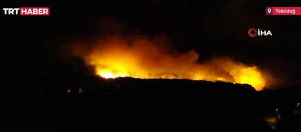 Μεγάλες φωτιές μαίνονται στη βορειοδυτική Τουρκία, εκκενώθηκαν χωριά – Η μυρωδιά καμένου έφτασε μέχρι την Αττική