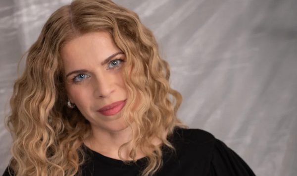 Η Βιολέτα Ίκαρη σε μια μοναδική συναυλία στη Μενδενίτσα