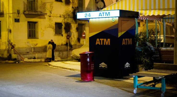 Πώς φτάσαμε στην απόφαση για τα ΑΤΜ – Ποιες χρεώσεις κόβονται