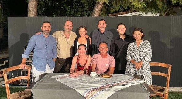 Η θεατρική παράσταση «Φίλεμα» στη Σκάλα Αταλάντης (ΦΩΤΟ)