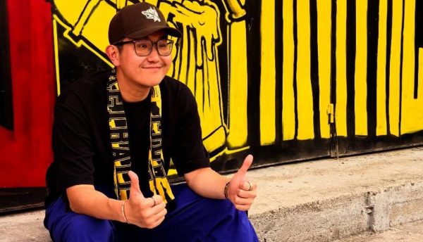 Ο Ρίτσαρντ Σιάο επισκέφθηκε το Αλεξάνδρειο και έγραψε «Άρη θυμήσου» στα ελληνικά - Φωτογραφίες