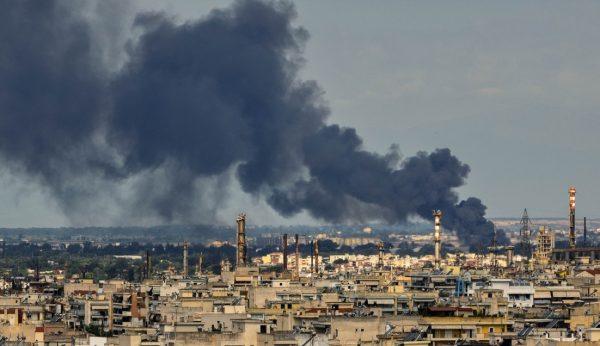 Φωτιά στη Θεσσαλονίκη σε χώρο ανακύκλωσης: Μήνυμα του 112 για του επικίνδυνους καπνούς – «Κλείστε πόρτες και παράθυρα»