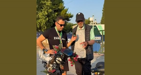 Όταν ο Saribal γνώρισε την πιο χαρακτηριστική φυσιογνωμία της Λαμίας, τον Πάνο!