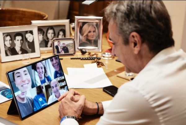 Ο Κ. Μητσοτάκης συνομίλησε με τα «χρυσά» κορίτσια της εθνικής ομάδας πόλο: «Μας γέμισαν υπερηφάνεια και χαρά»