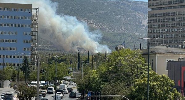 Φωτιά τώρα στην Πολυτεχνειούπολη Ζωγράφου - Μήνυμα από το 112
