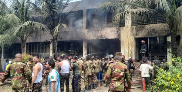 Μπαγκλαντές: Τουλάχιστον 27 νεκροί από τη συντριβή στρατιωτικού αεροσκάφους σε σχολείο – Ανάμεσά τους 25 μαθητές