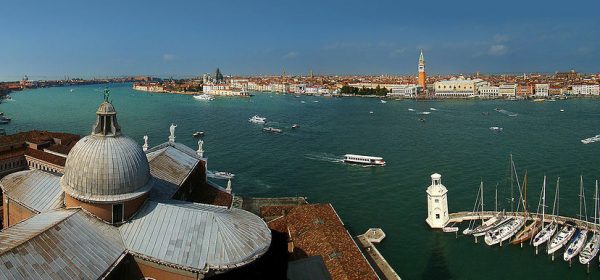 Ζητούν να μπει τέλος 100 ευρώ για τους τουρίστες στη Βενετία - «Δεν ξοδεύουν χρήματα, απλά περιπλανώνται»