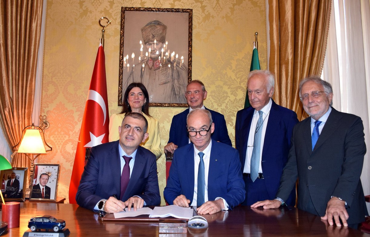 Τουρκία: Ο γαμπρός του Ερντογάν εξαγόρασε την εταιρεία Piaggio Aerospace από την Ιταλία και «διεισδύει» στην ευρωπαϊκή αγορά