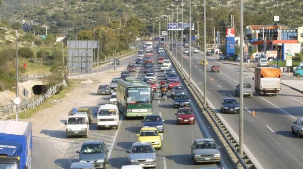 Μποτιλιάρισμα στην Κορίνθου – Αθηνών λόγω τροχαίου στον Ασπρόπυργο