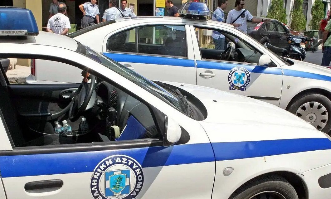 Αρκαδία: 50χρονος ταμπουρώθηκε στο σπίτι του και απειλούσε να αυτοκτονήσει – Είχε στείλει βίντεο σε 13χρονη και αναζητείται