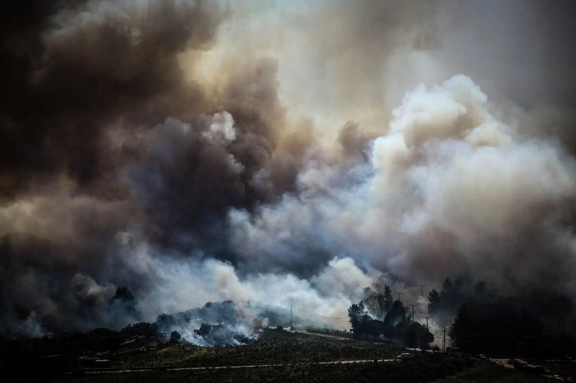 Φωτιά στη Ραφήνα – Μήνυμα του 112 – Κλειστή η Μαραθώνος