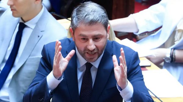 Κόντρα Γεωργιάδη - Ανδρουλάκη στη Βουλή: «Είσαι πόντικας που πηδάει από βάρκα σε βάρκα» – «Το ΠΑΣΟΚ με πρότεινε για υπουργό στην κυβέρνηση Παπαδήμου»