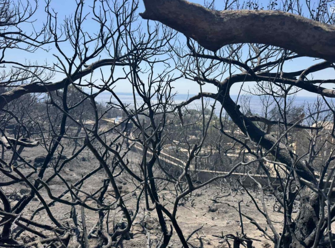 Φωτιά στην Ιεράπετρα: Επικίνδυνες αναζωπυρώσεις στα Φέρμα και στην Αχλιά – Σε κατάσταση έκτακτης ανάγκης η περιοχή