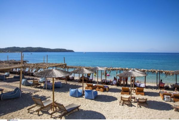 Χαλκιδική: Λουκέτο 48 ωρών σε beach bar για καταπάτηση αιγιαλού