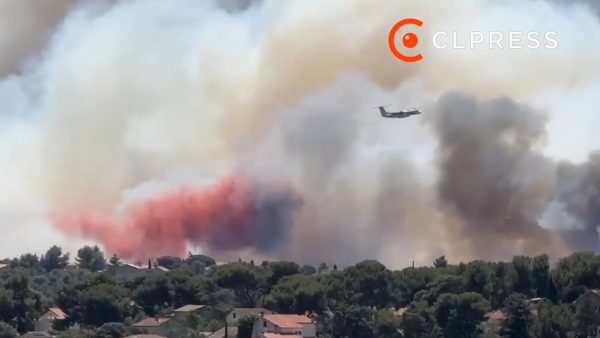 Τεράστια πυρκαγιά στη Μασσαλία: Συγκλονιστικές εικόνες – Έφτασαν στα περίχωρα οι φλόγες, απαγόρευση κυκλοφορίας στους δρόμους