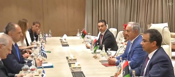 Αιφνιδιαστική επίσκεψη του γιου Χαφτάρ στον πρόεδρο της Ελληνικής Κοινότητας Βεγγάζης – Τι είπε για το επεισόδιο με την ευρωπαϊκή αποστολή