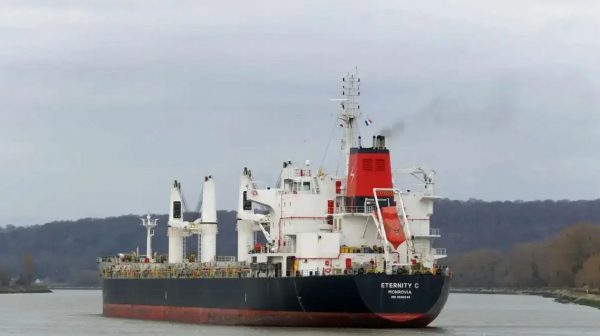 Ερυθρά Θάλασσα: Οι Χούθι ανέλαβαν την ευθύνη για την επίθεση στο Eternity C – Αγνοείται Έλληνας από την ομάδα ασφαλείας