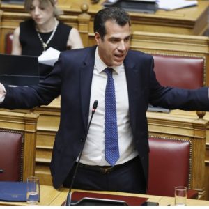 Πλεύρης για μεταναστευτικό: Σκληρότερη γραμμή κατά διακινητών, φυλάκιση ή επαναπατρισμός για όσους απορρίπτεται το άσυλο