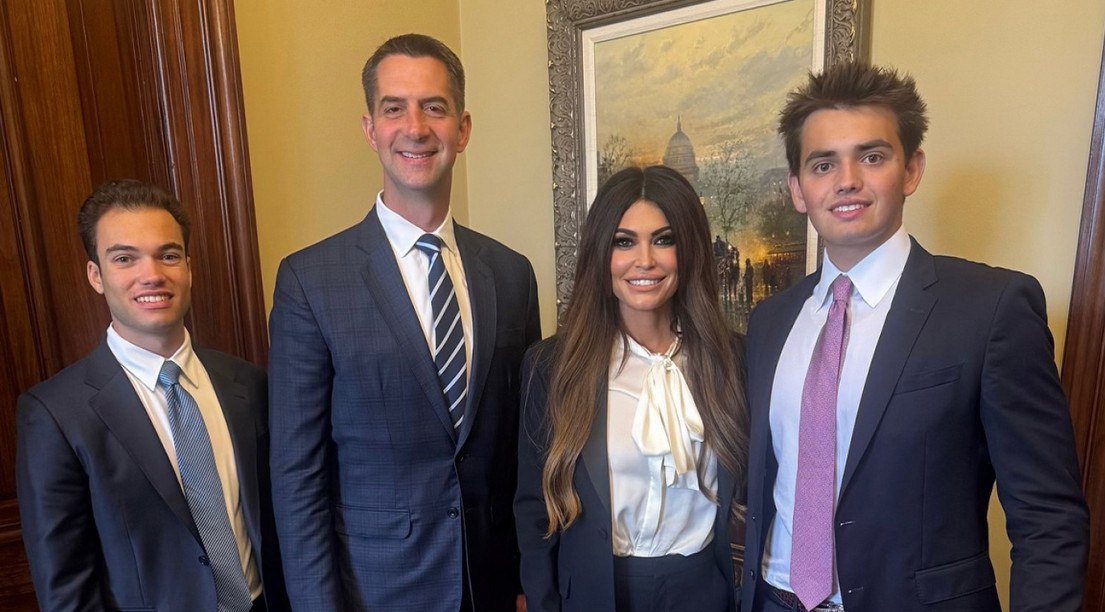 Το παρασκήνιο της ακρόασης της Κίμπερλι Γκιλφόιλ στη Γερουσία - Οι φωτογραφίες με Τσούνη, Κατσιματίδη και τον εγγονό του Τραμπ