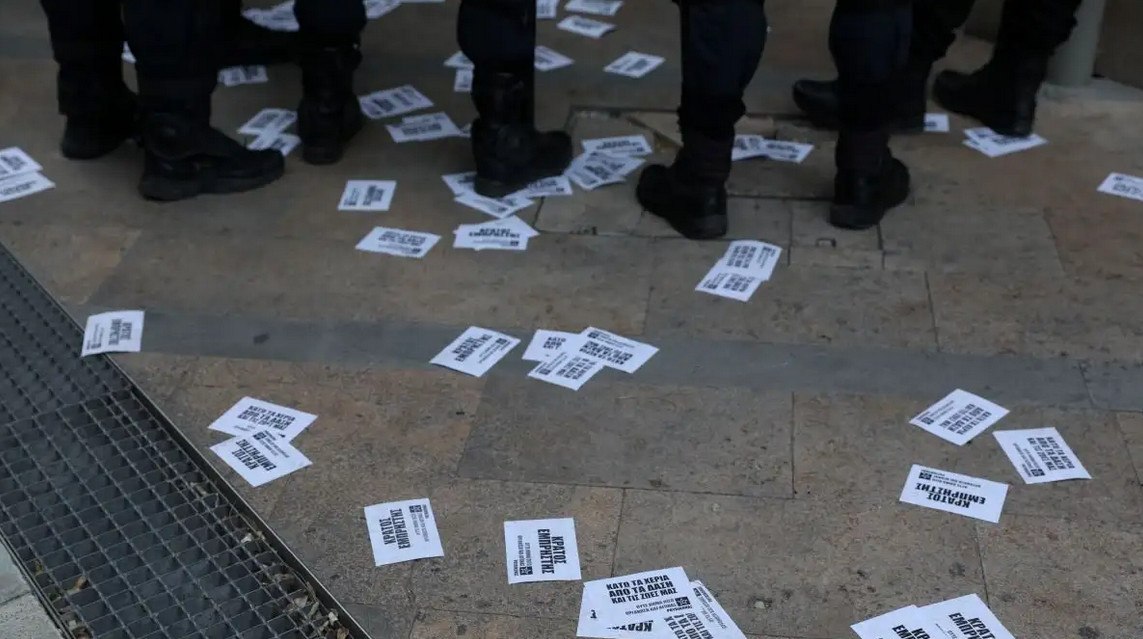 Ανακοίνωση της ΕΛ.ΑΣ. για προσαγωγή μέλους του Ρουβίκωνα μετά από δράση υπέρ της Παλαιστίνης