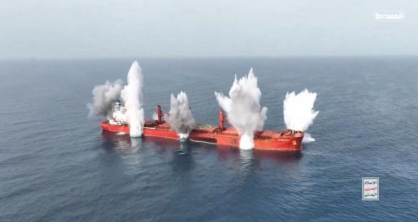 Εγκλωβισμένος στα ανοιχτά της Τζέντα ο Έλληνας φρουρός που επέζησε από την επίθεση των Χούθι