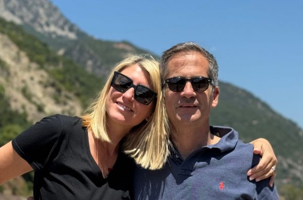 Σία Κοσιώνη: Η γλυκιά φωτογραφία με τον Κώστα Μπακογιάννη με αφορμή την επέτειό τους – «Έως το άπειρο»