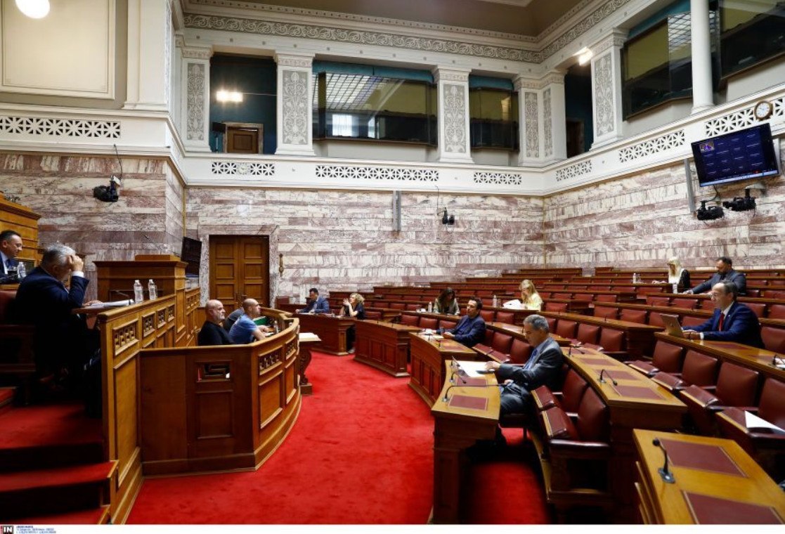 Βουλή: Υπερψηφίστηκε από την Επιτροπή το ν/σ για τη Μονή Σινά και την ενίσχυση της ασφάλειας στα ΑΕΙ