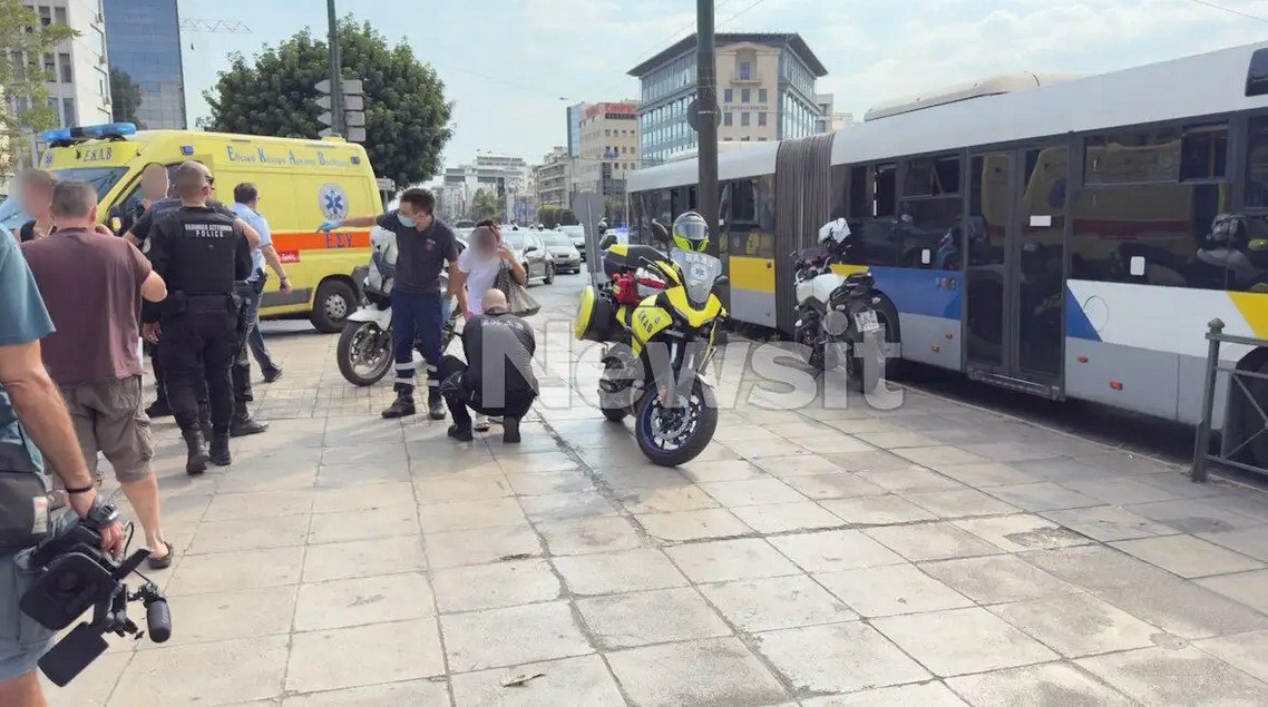 Σύγκρουση λεωφορείου με αυτοκίνητο στη Συγγρού – Αναφορές για 6 τραυματίες