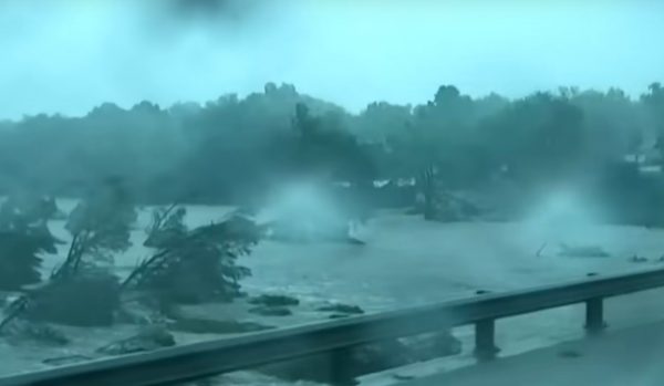 Ο Ντόναλντ Τραμπ με την Μελάνια στο Τέξας επτά ημέρες μετά τις φονικές πλημμύρες – Πάνω από 170 οι αγνοούμενοι