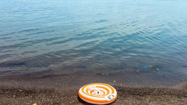 Κανένα στοιχείο για το 3χρονο κοριτσάκι που βρέθηκε νεκρό στην παραλία του Παλαιού Φαλήρου - Το σενάριο να το έριξαν σκοπίμως από βάρκα