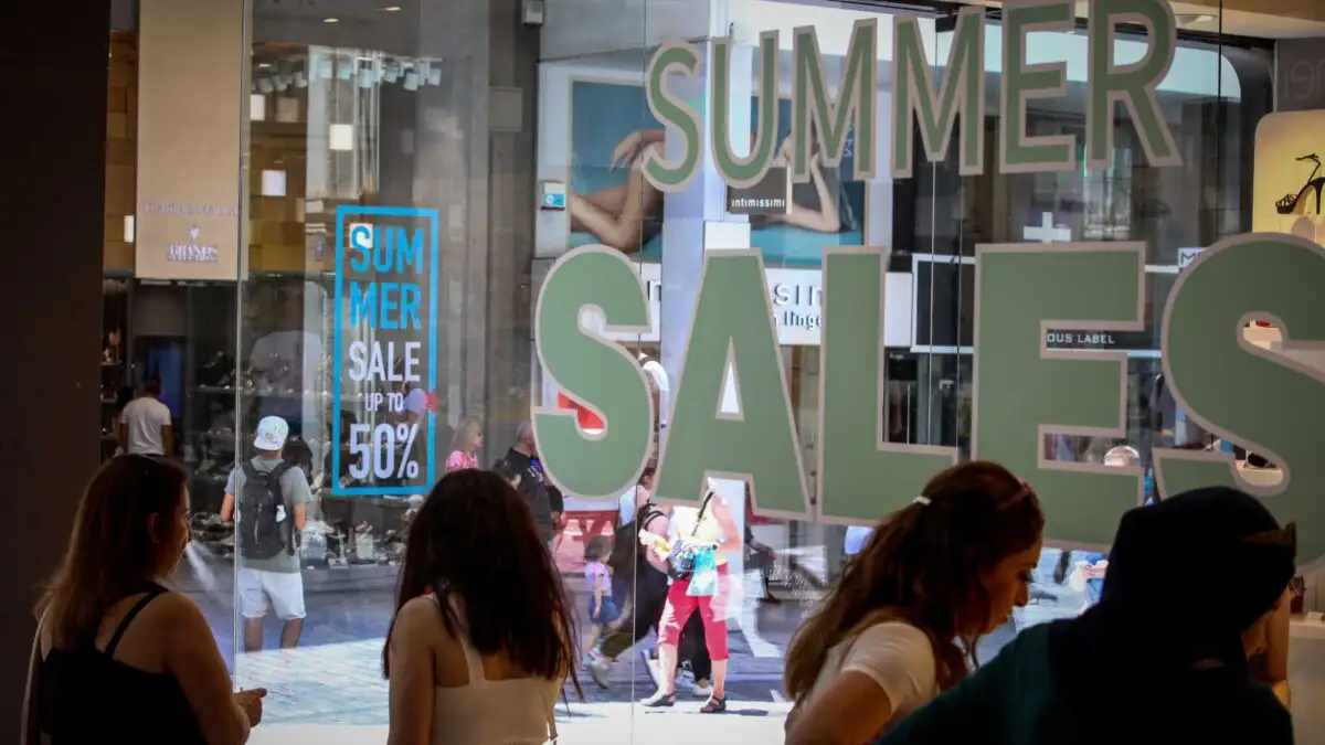 Θερινές εκπτώσεις 2025: Πώς να εντοπίσετε τις μεγάλες προσφορές και τι να προσέχετε