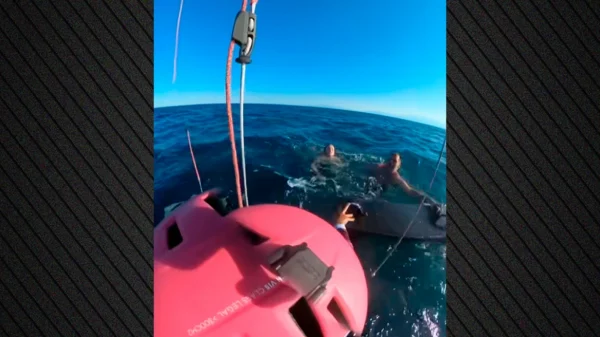 Θεσσαλονίκη: Αθλητές ιστιοπλοΐας που έκαναν kite surf σώζουν έναν τουρίστα και τη 10χρονη κόρη του - Δείτε βίντεο