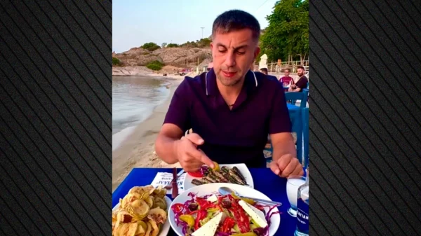 Τούρκος TikToker πλήρωσε €22,5 σε ελληνική ταβέρνα και εξόργισε τους συμπατριώτες του - «Μη δίνουμε λεφτά στους Έλληνες» του έγραψαν