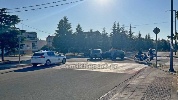 Λαμία: Τροχαίο ατύχημα με το καλημέρα σε «γνωστή» διασταύρωση (ΦΩΤΟ)